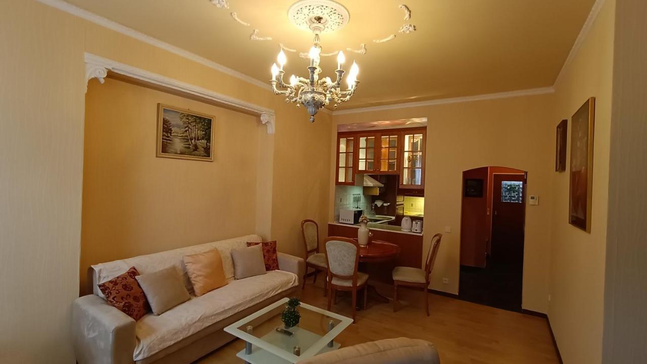 Stubsi With Colonnade View Apartment *