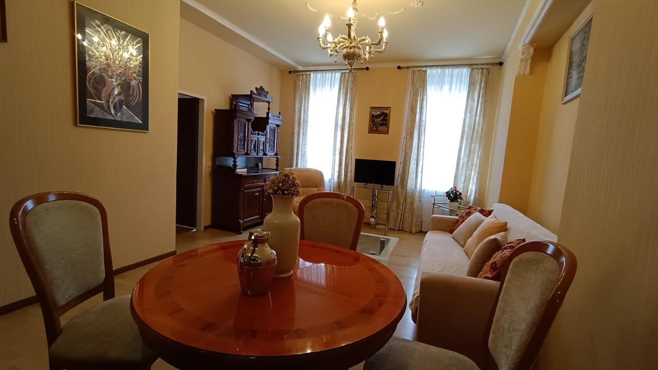 Apartment Stubsi With Colonnade View Karlovy Vary