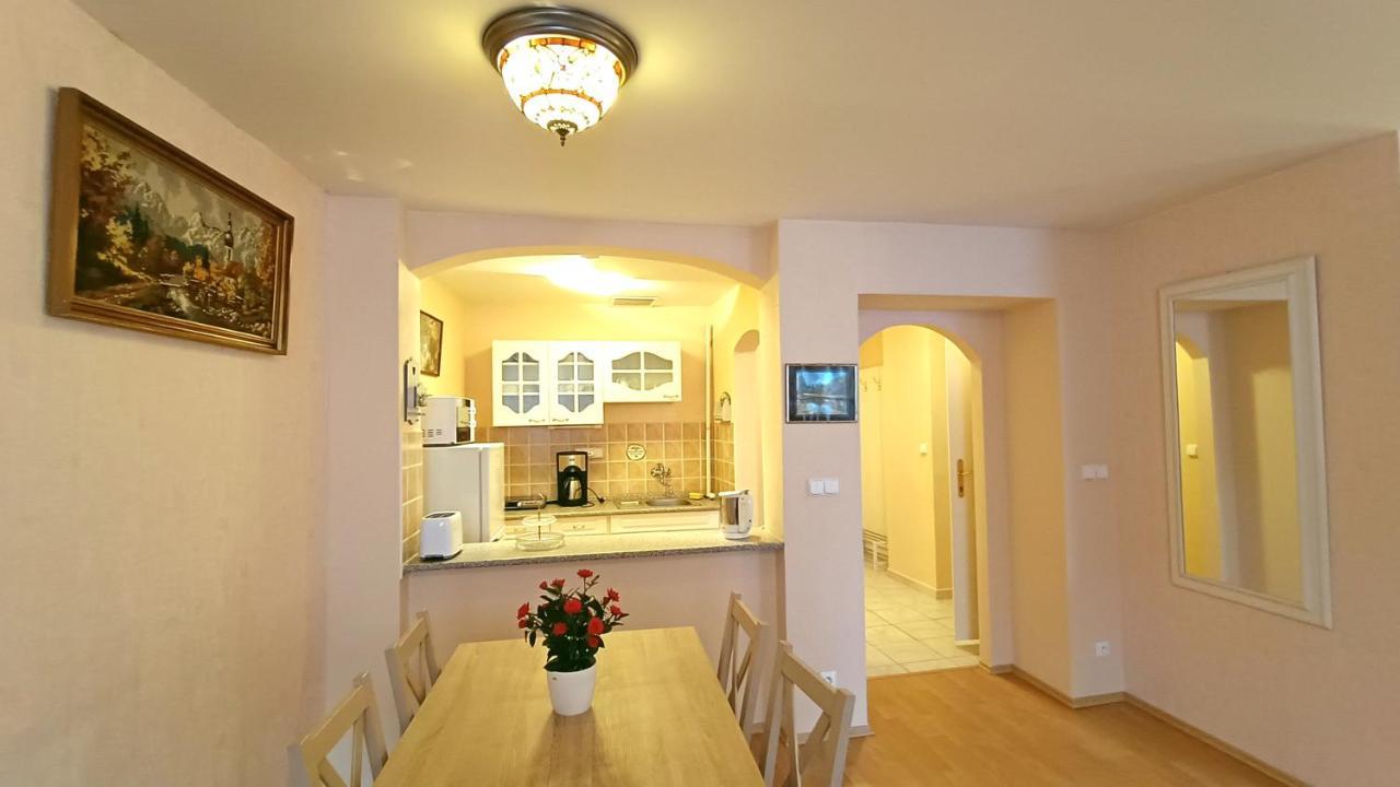 Stubsi With Colonnade View Apartment *